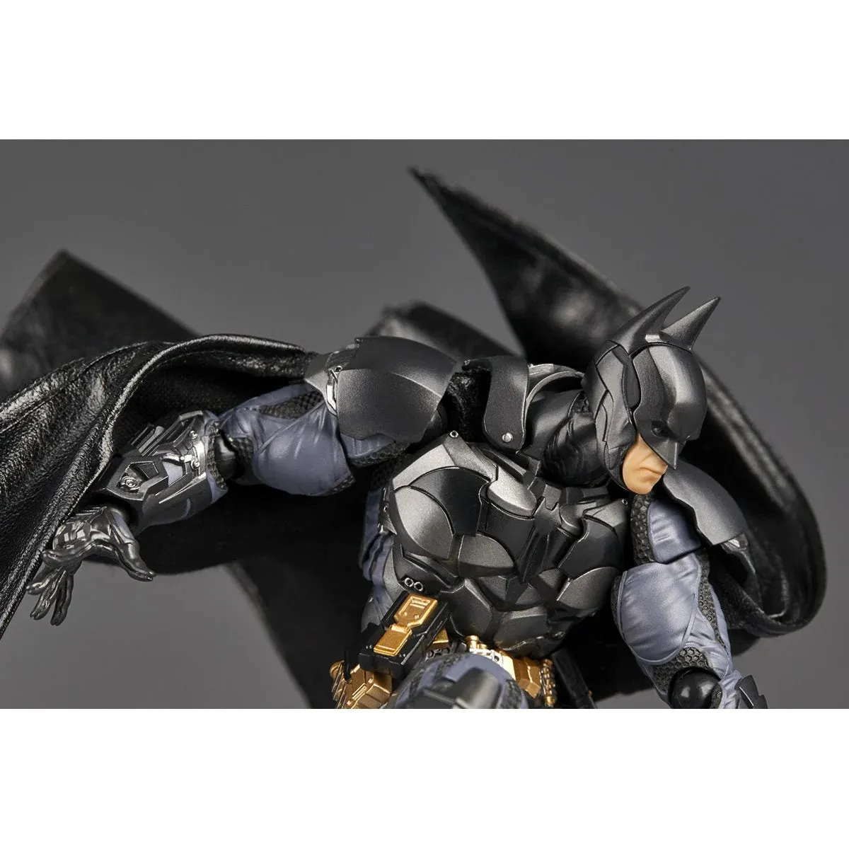 Batman: Arkham Knight - Amazing Yamaguchi Revoltech - NR038 Batman
