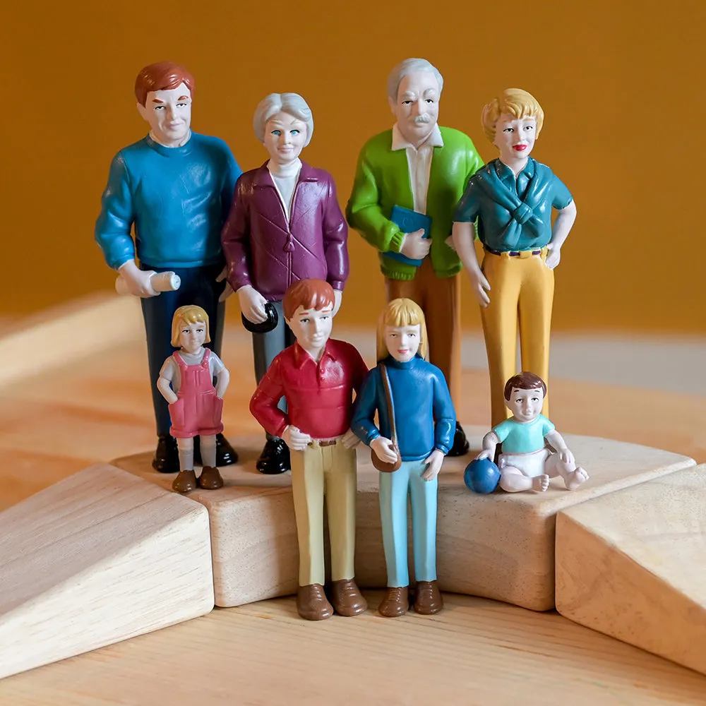 Caucasian Pretend Play Vinyl Family Figurines | 8 Piece Set